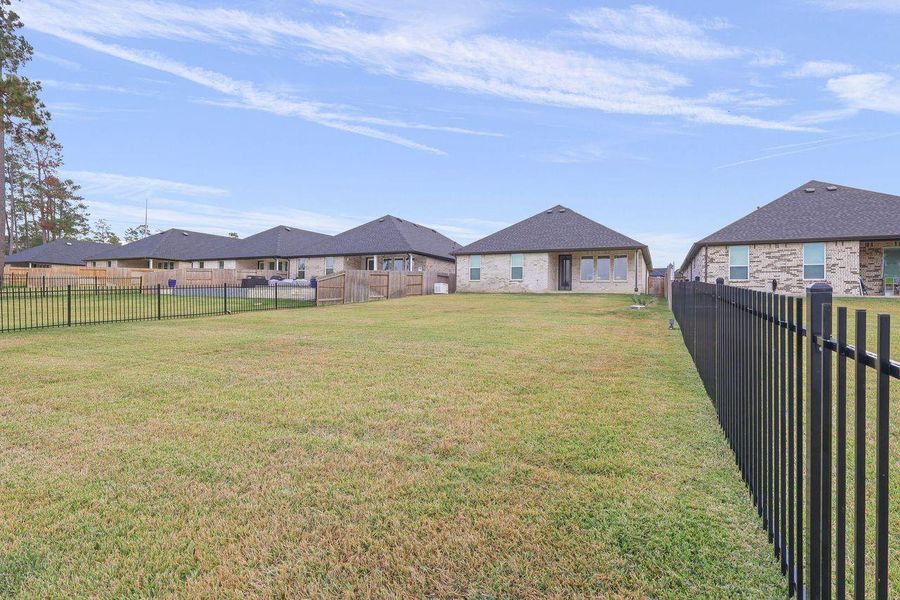 Exterior details and patio area of a home in Hills of Westlake, Conroe (Image 19).