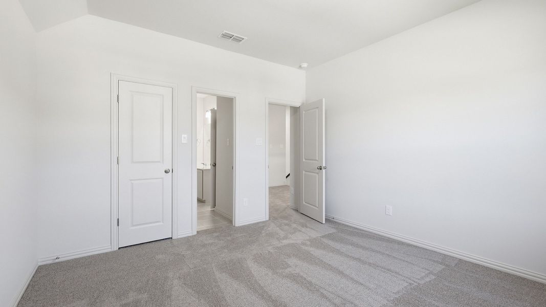 Furnished interior view inside a new home in Green Oaks Preserve, Arlington (Image 39). Furnished interior view inside a new home in Green Oaks Preserve, Arlington (Image 39).