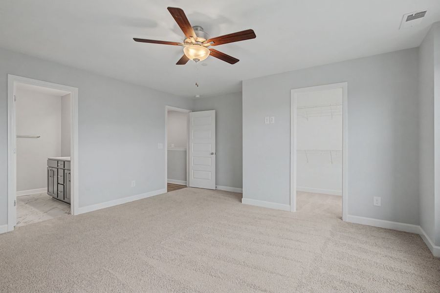 Spacious, unfurnished interior of a new home in Oxford Station, Gallatin (Image 34).