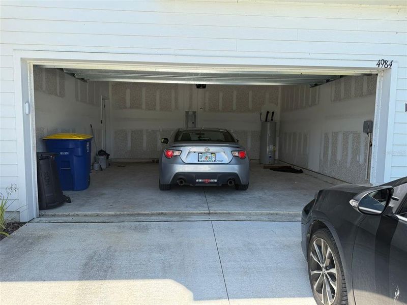 Exterior details and patio area of a home in Dunns Crossing, Jacksonville (Image 3).