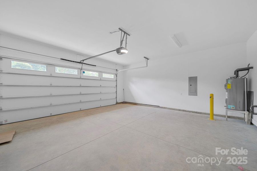 Spacious, unfurnished interior of a new home in , Kannapolis (Image 27).