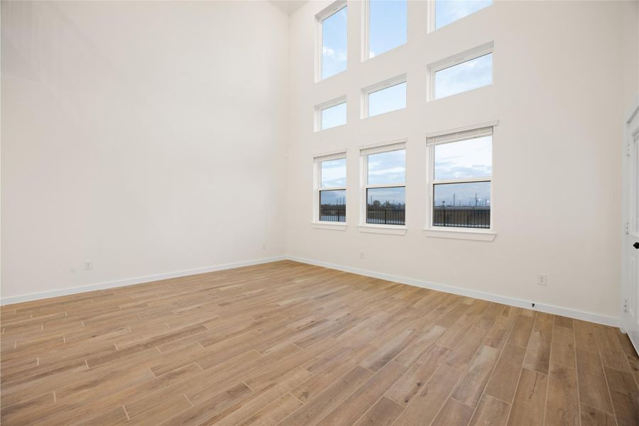 Back living room wall has private/gorgeous views. Back living room wall has private/gorgeous views.