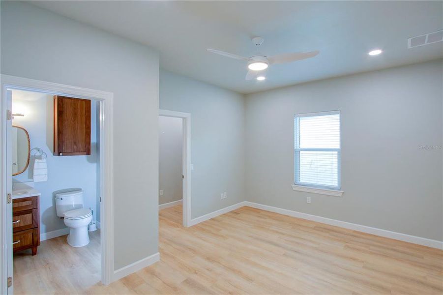 Third bedtoom or office with powder room