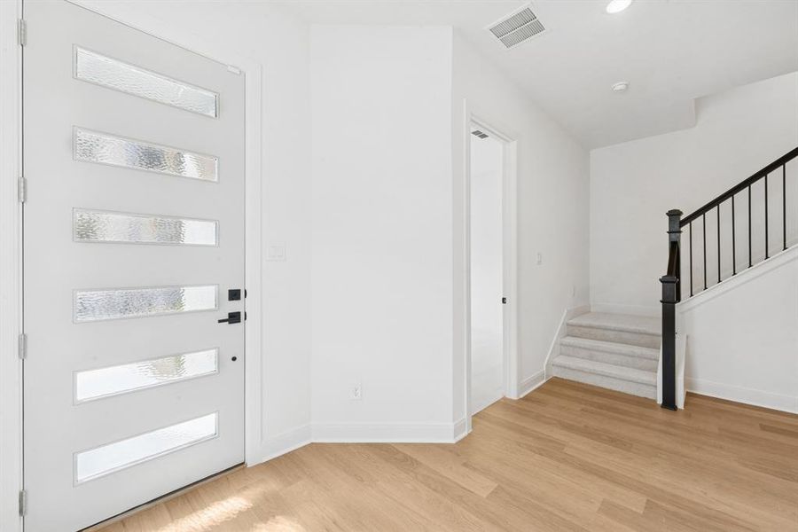 Spacious, unfurnished interior of a new home in Hillside at Las Colinas, Irving (Image 25).