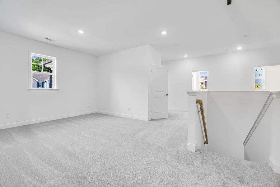 Spacious, unfurnished interior of a new home in Falls Creek, Flowery Branch (Image 25).