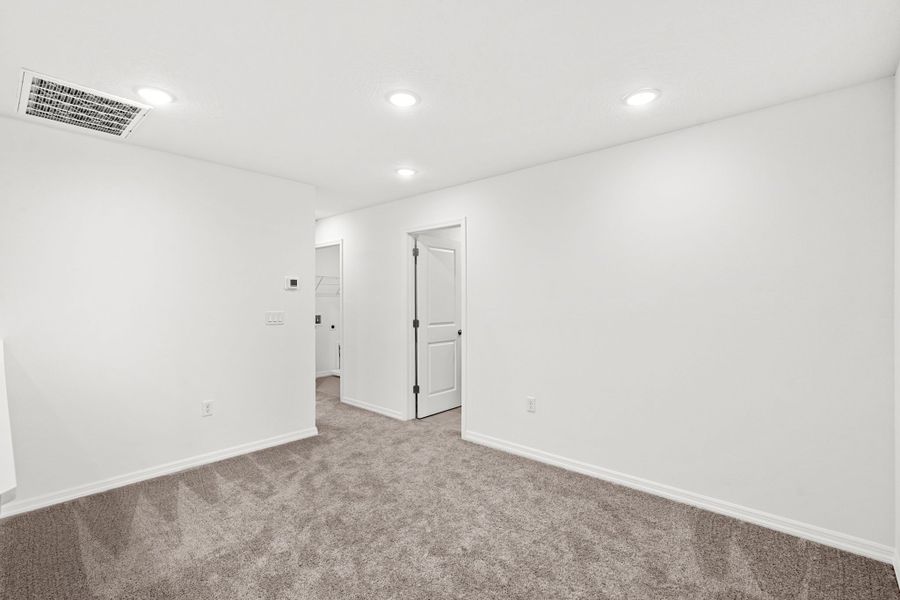 Spacious, unfurnished interior of a new home in Shenandoah Reserve, Orlando (Image 21).