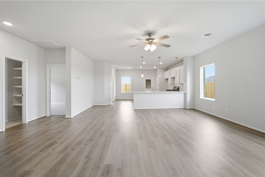 Spacious, unfurnished interior of a new home in Ashland, Richwood (Image 24).