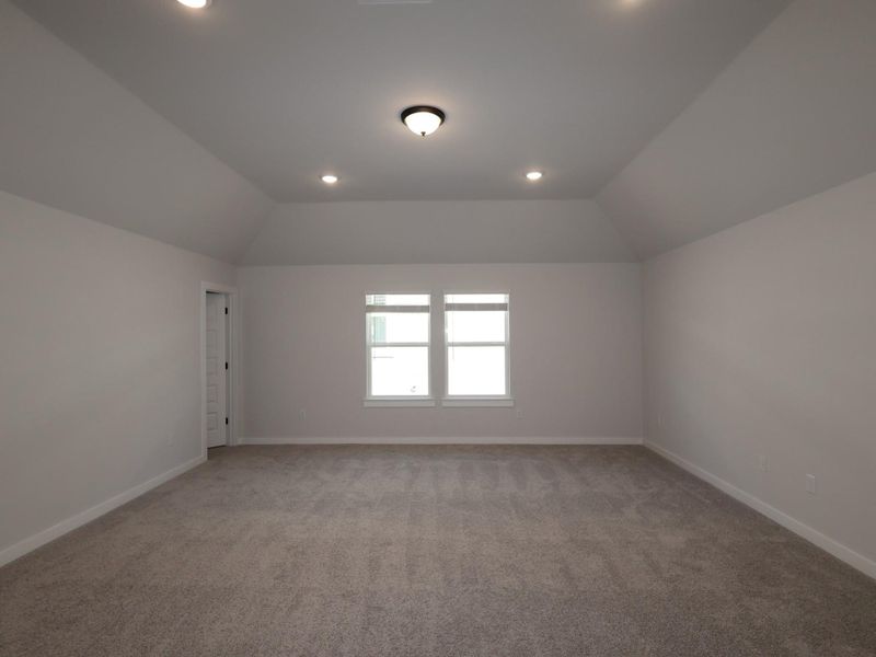 Spacious, unfurnished interior of a new home in Edgewood, Leander (Image 27).