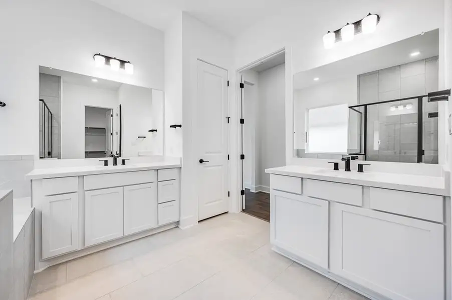 Furnished interior view inside a new home in Travisso, Leander (Image 4).