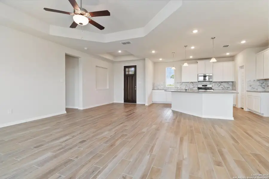 Spacious, unfurnished interior of a new home in Jordan's Ranch, San Antonio (Image 9). Spacious, unfurnished interior of a new home in Jordan's Ranch, San Antonio (Image 9).