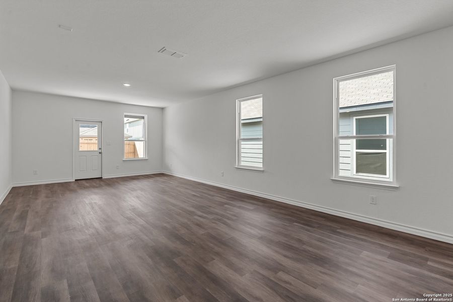 Spacious, unfurnished interior of a new home in The Overlook at Creekside, New Braunfels (Image 12).
