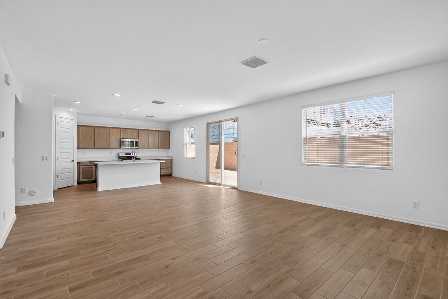 Spacious, unfurnished interior of a new home in Artisan at Asante, Surprise (Image 18). Spacious, unfurnished interior of a new home in Artisan at Asante, Surprise (Image 18).
