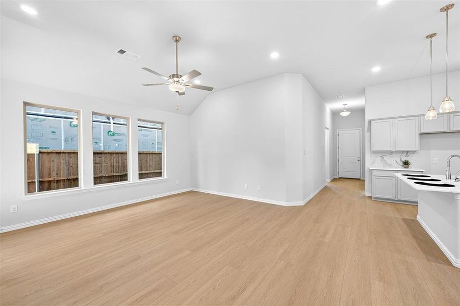 Spacious, unfurnished interior of a new home in Tarrytown, Crowley (Image 30).