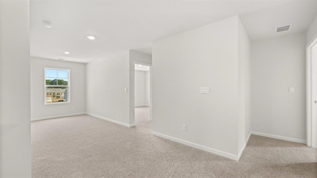 Spacious, unfurnished interior of a new home in Fairway 17 at Mirror Lake, Villa Rica (Image 43).