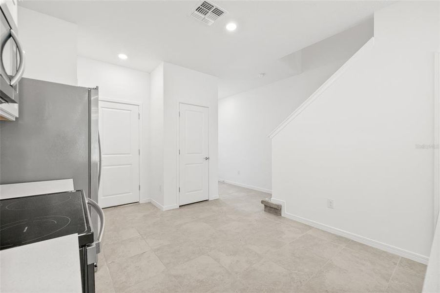 Spacious, unfurnished interior of a new home in , Tampa (Image 22).