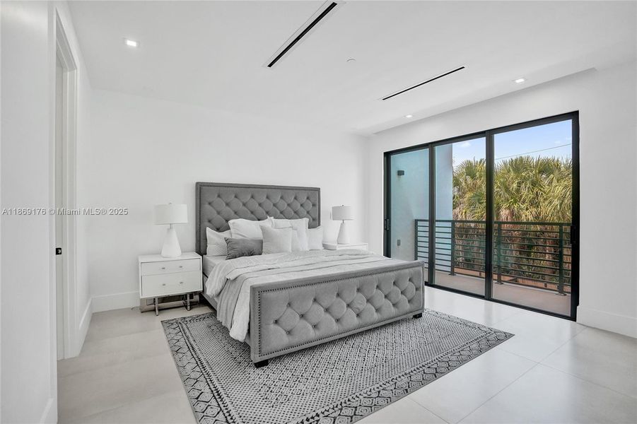 Furnished interior view inside a new home in , Fort Lauderdale (Image 38). Furnished interior view inside a new home in , Fort Lauderdale (Image 38).