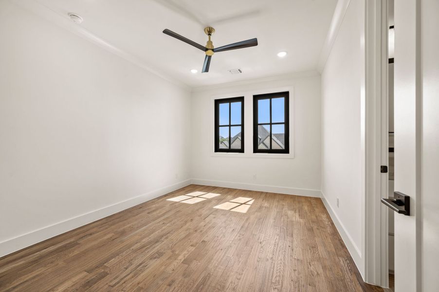 Spacious, unfurnished interior of a new home in The Resort on Eagle Mt. Lake, Fort Worth (Image 45).