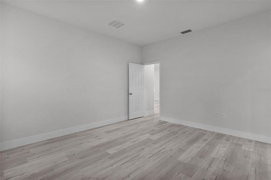 Spacious, unfurnished interior of a new home in , Citrus Springs (Image 40).