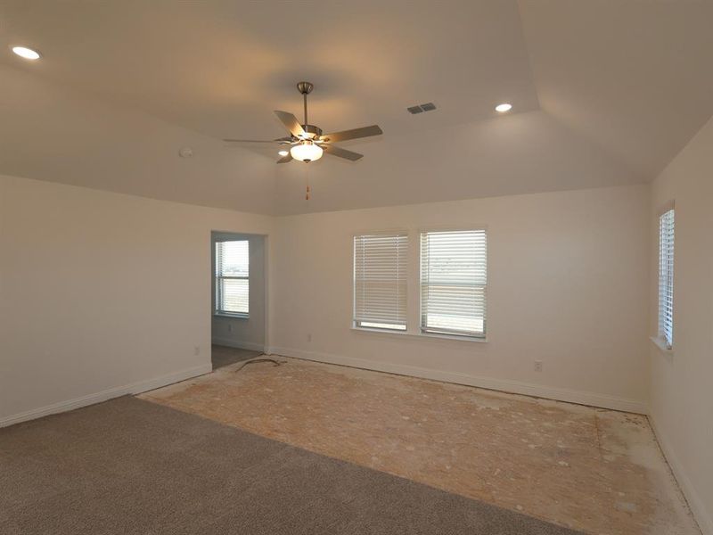 Spacious, unfurnished interior of a new home in Lily Creek at Sutton Fields, Aubrey (Image 16). Spacious, unfurnished interior of a new home in Lily Creek at Sutton Fields, Aubrey (Image 16).