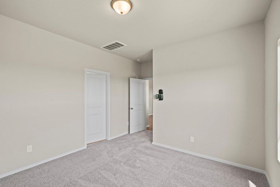 Spacious, unfurnished interior of a new home in Creekhaven, Rosharon (Image 17).