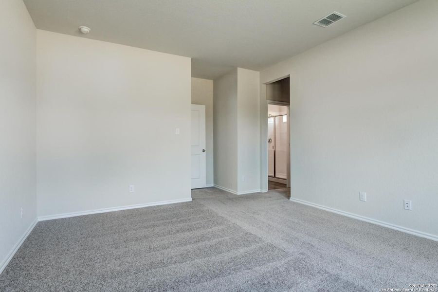 Spacious, unfurnished interior of a new home in Meadows at Hennersby Hollow 40's, San Antonio (Image 36).