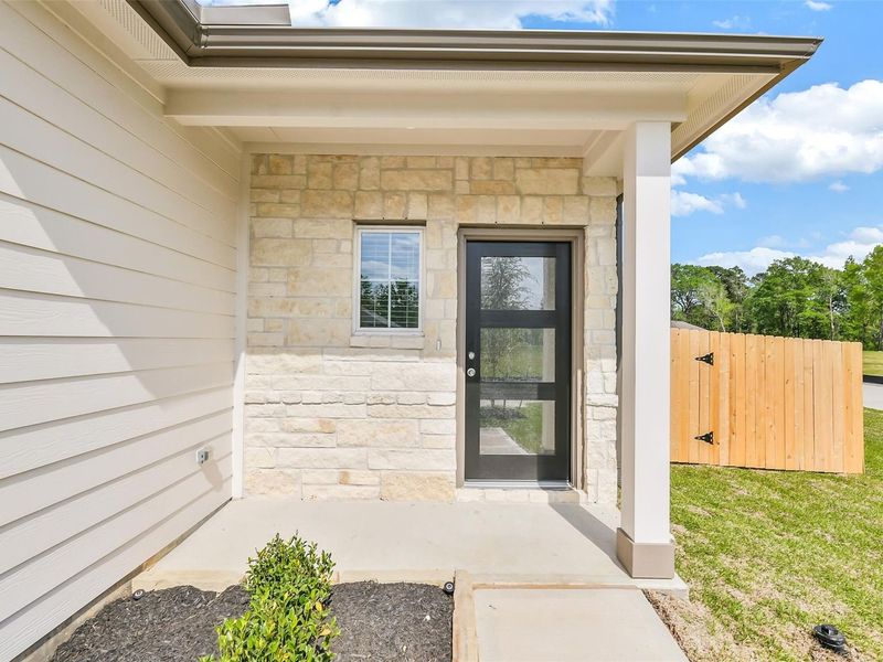 Exterior details and patio area of a home in Caney Creek Place, Conroe (Image 3).