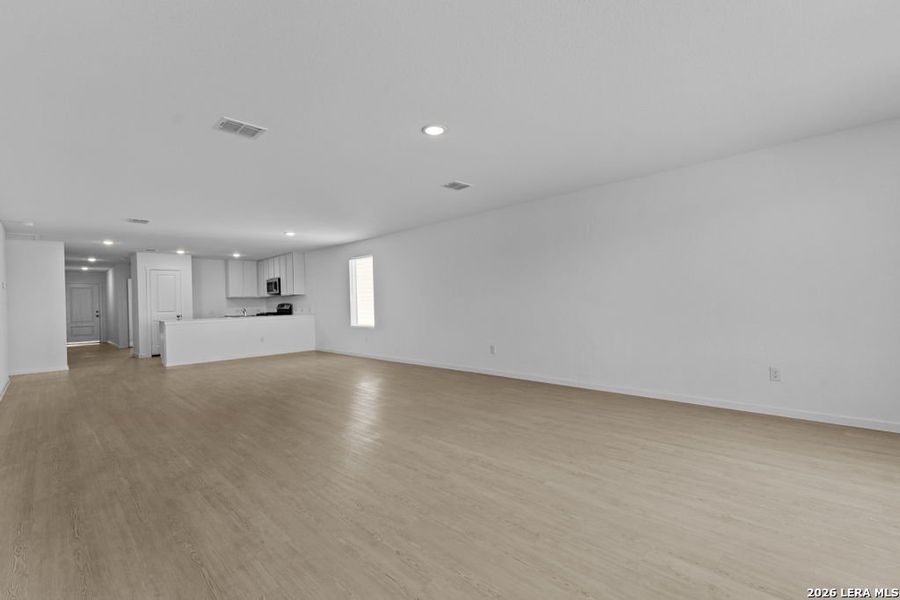 Spacious, unfurnished interior of a new home in Friendship Oaks, Fredericksburg (Image 10).