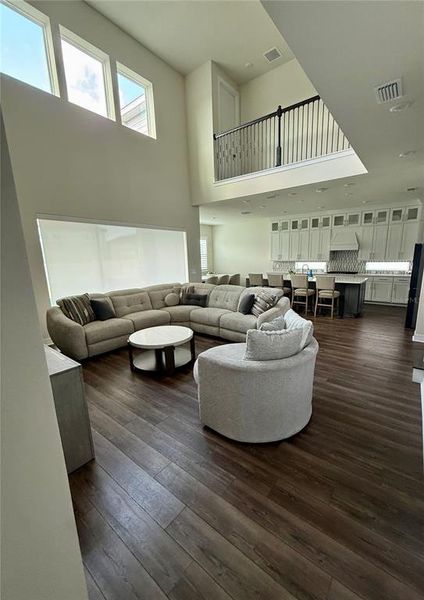 Furnished interior view inside a new home in , Orlando (Image 44).
