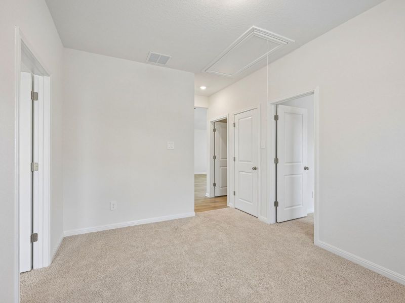 Spacious, unfurnished interior of a new home in Riverbend at Double Eagle - Reserve Collection, Cedar Creek (Image 14).