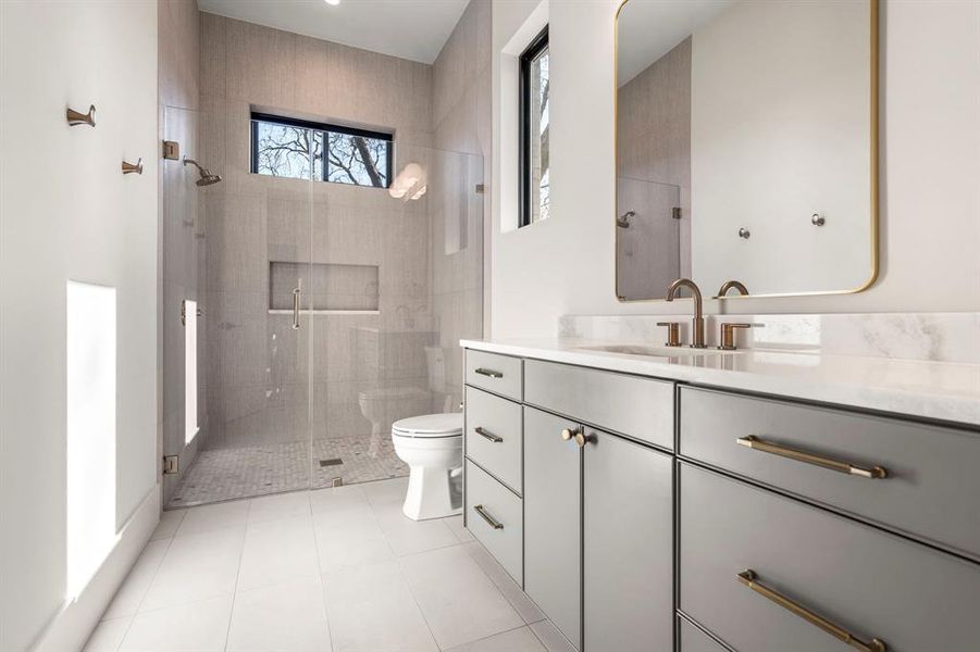 Furnished interior view inside a new home in , Dallas (Image 28).