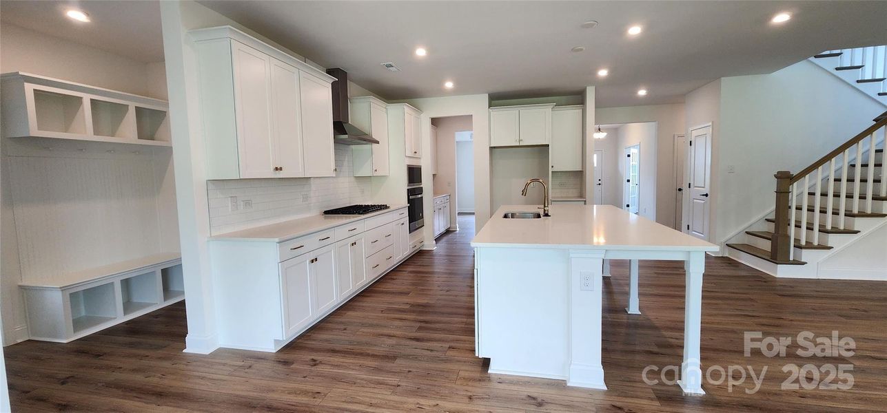 Image 18 of a home in Lakeside Glen.