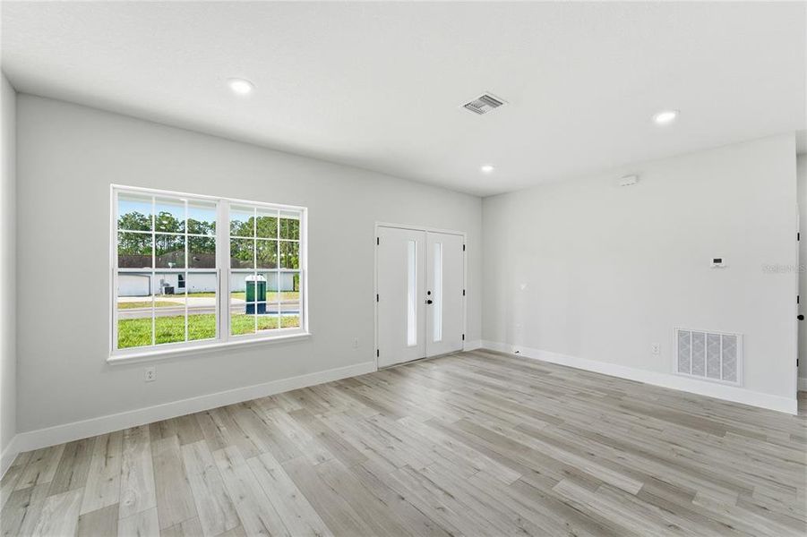 Spacious, unfurnished interior of a new home in , Citrus Springs (Image 21).