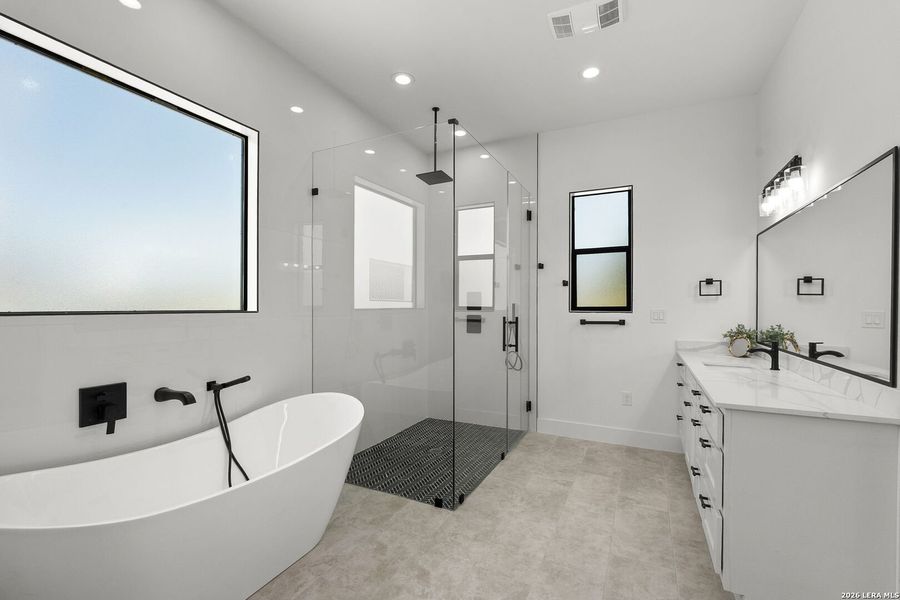 Furnished interior view inside a new home in , Bandera (Image 10).