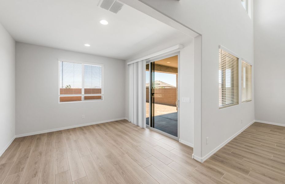 Spacious, unfurnished interior of a new home in El Rancho Santa Rosa, Maricopa (Image 26).