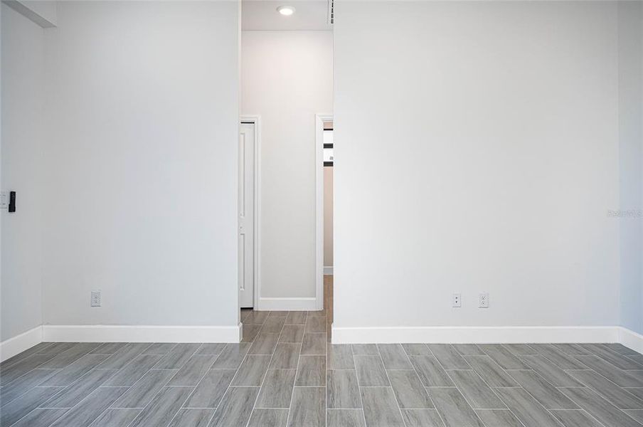 Spacious, unfurnished interior of a new home in , Rotonda West (Image 18).