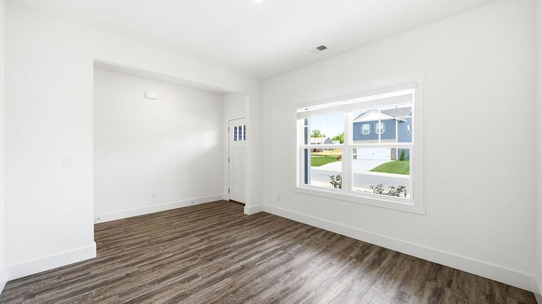 Spacious, unfurnished interior of a new home in Fieldcrest Acres, Blountville (Image 25).