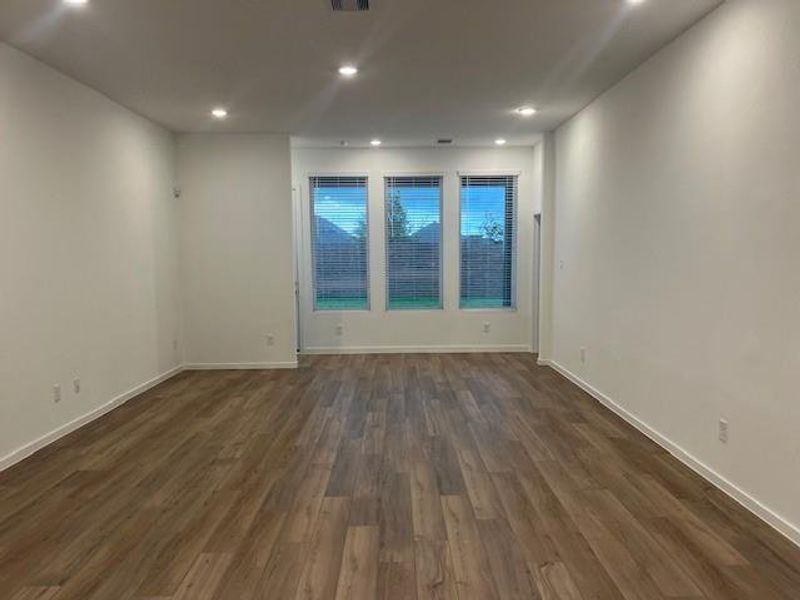 Pictures are representative of same floor plan - not the actual home Pictures are representative of same floor plan - not the actual home