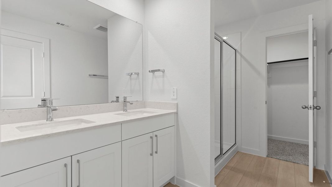 Furnished interior view inside a new home in Lexington Village, Missouri City (Image 16).