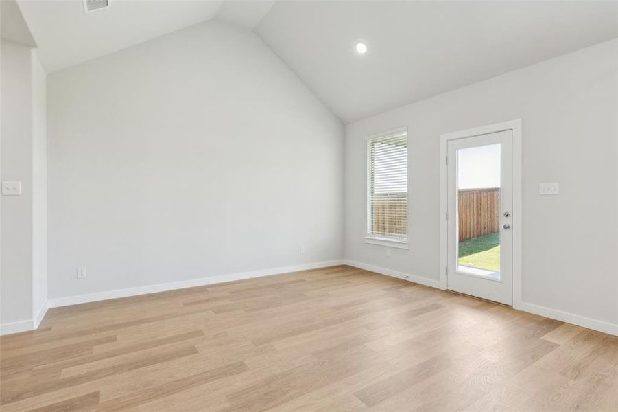 Spacious, unfurnished interior of a new home in Madero, Haslet (Image 34).