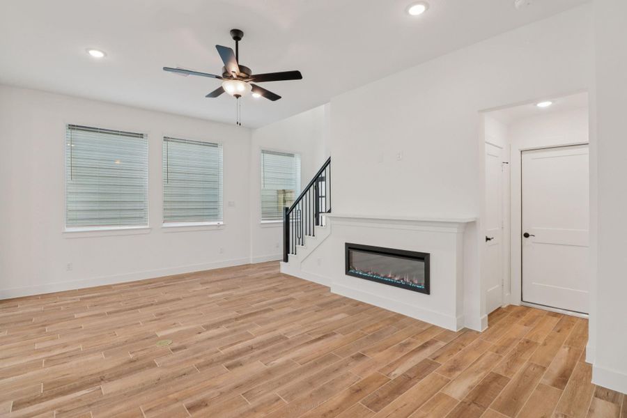 Spacious, unfurnished interior of a new home in Kresston 50's, Montgomery (Image 34).