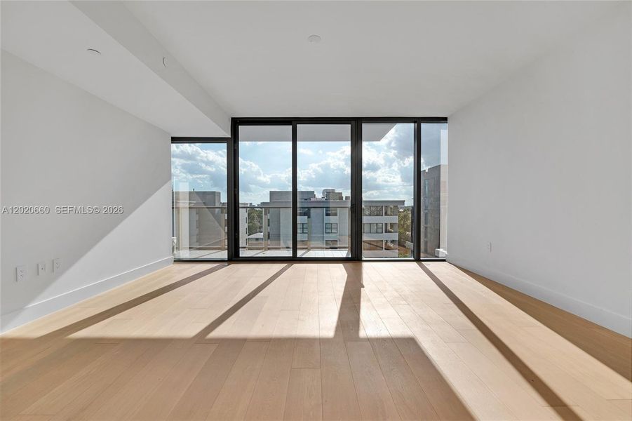 Spacious, unfurnished interior of a new home in , Bay Harbor Islands (Image 38).