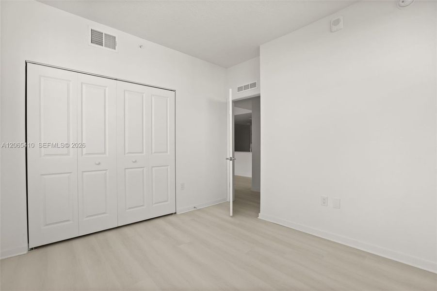 Spacious, unfurnished interior of a new home in , Orlando (Image 39).