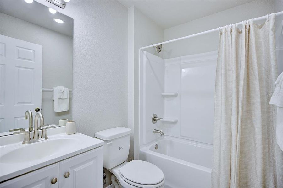 Furnished interior view inside a new home in , Avon Park (Image 10).