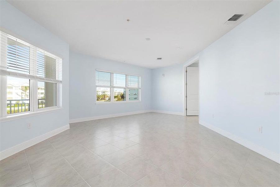 Spacious, unfurnished interior of a new home in , Bradenton (Image 25).