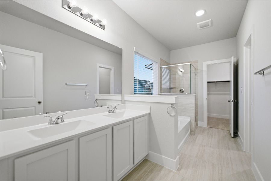 Furnished interior view inside a new home in Hunters Glen, Jarrell (Image 11).