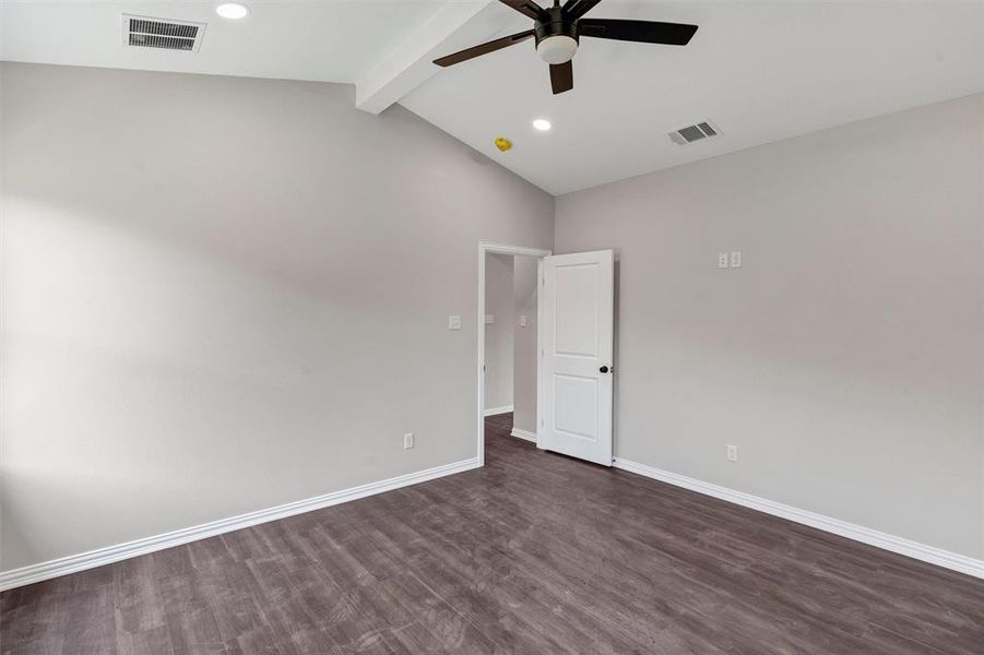 Spacious, unfurnished interior of a new home in , Mabank (Image 22). Spacious, unfurnished interior of a new home in , Mabank (Image 22).