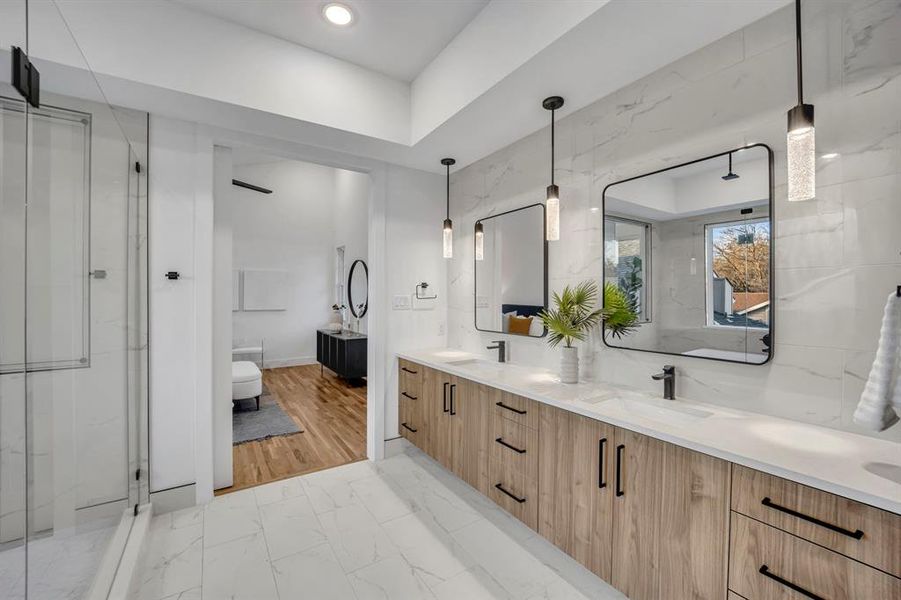 Furnished interior view inside a new home in , Dallas (Image 28). Furnished interior view inside a new home in , Dallas (Image 28).