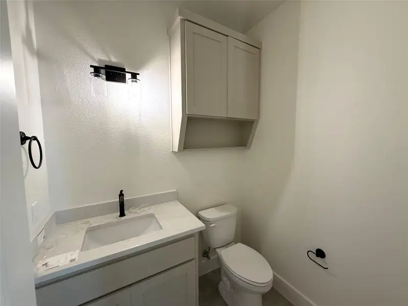 Furnished interior view inside a new home in , Salado (Image 7).