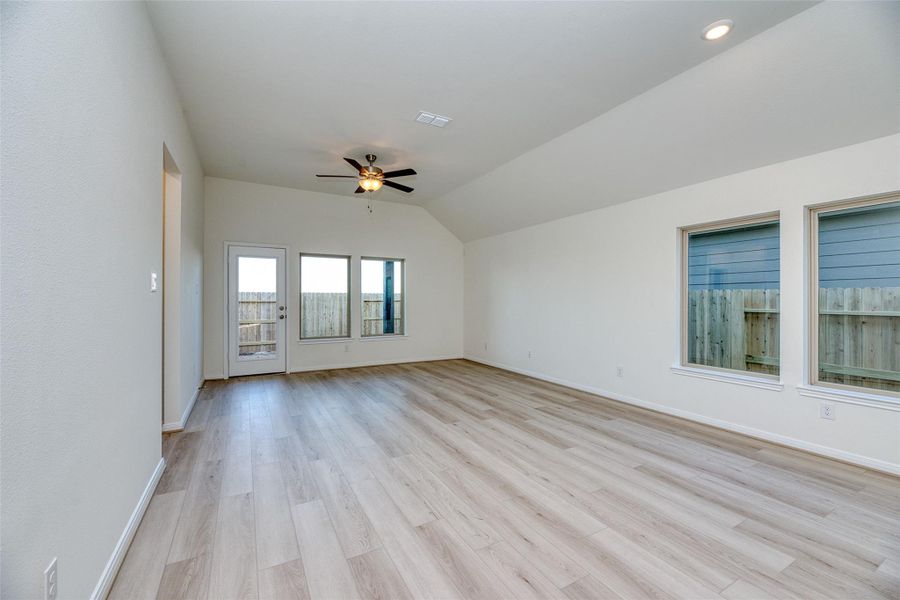 Spacious, unfurnished interior of a new home in Aldeana - Tejas Collection, Bonney (Image 25).
