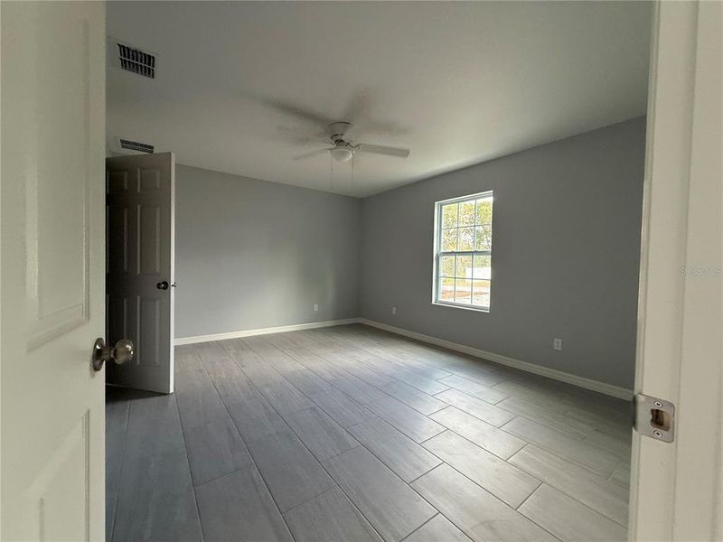 Spacious, unfurnished interior of a new home in , Ocala (Image 14).